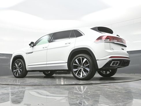 Used 2025 Volkswagen Atlas Cross Sport SEL Premium R-Line image 23