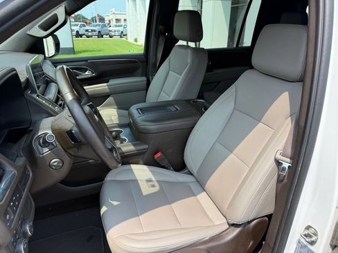 Used 2023 Chevrolet Suburban LT w/ Luxury Package AWD/4WD image 6