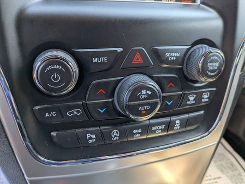 Used 2019 Jeep Grand Cherokee Laredo AWD/4WD image 49