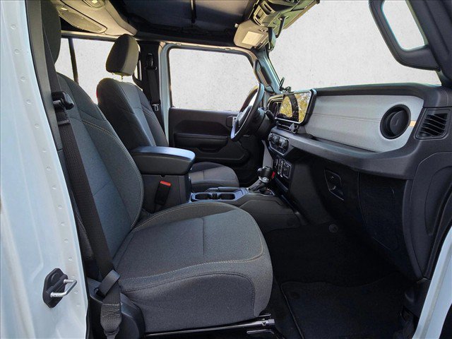 Used 2025 Jeep Gladiator Sport AWD/4WD image 19