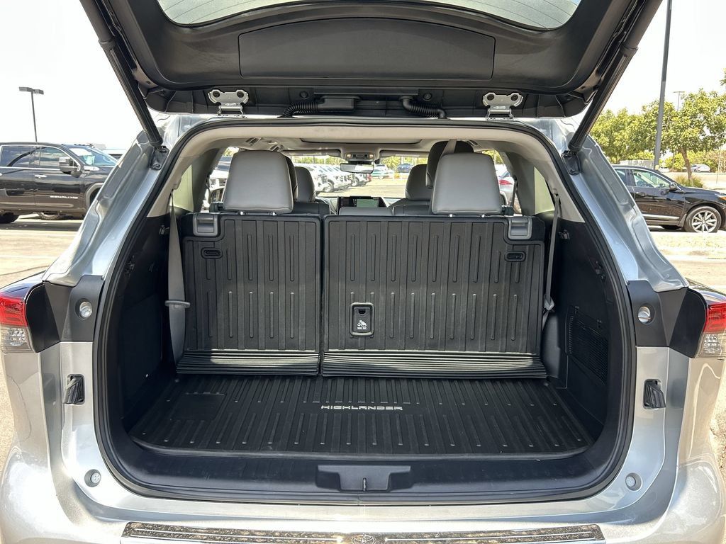 Used 2021 Toyota Highlander Platinum FWD image 27