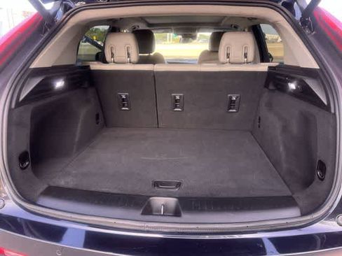 Used 2023 Cadillac XT4 Luxury w/ Cold Weather Package image 20