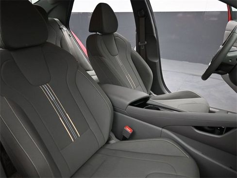 Used 2025 Hyundai Elantra SEL image 26