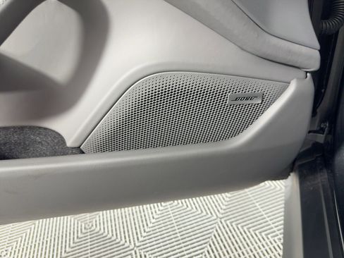 Used 2025 Porsche Taycan image 21