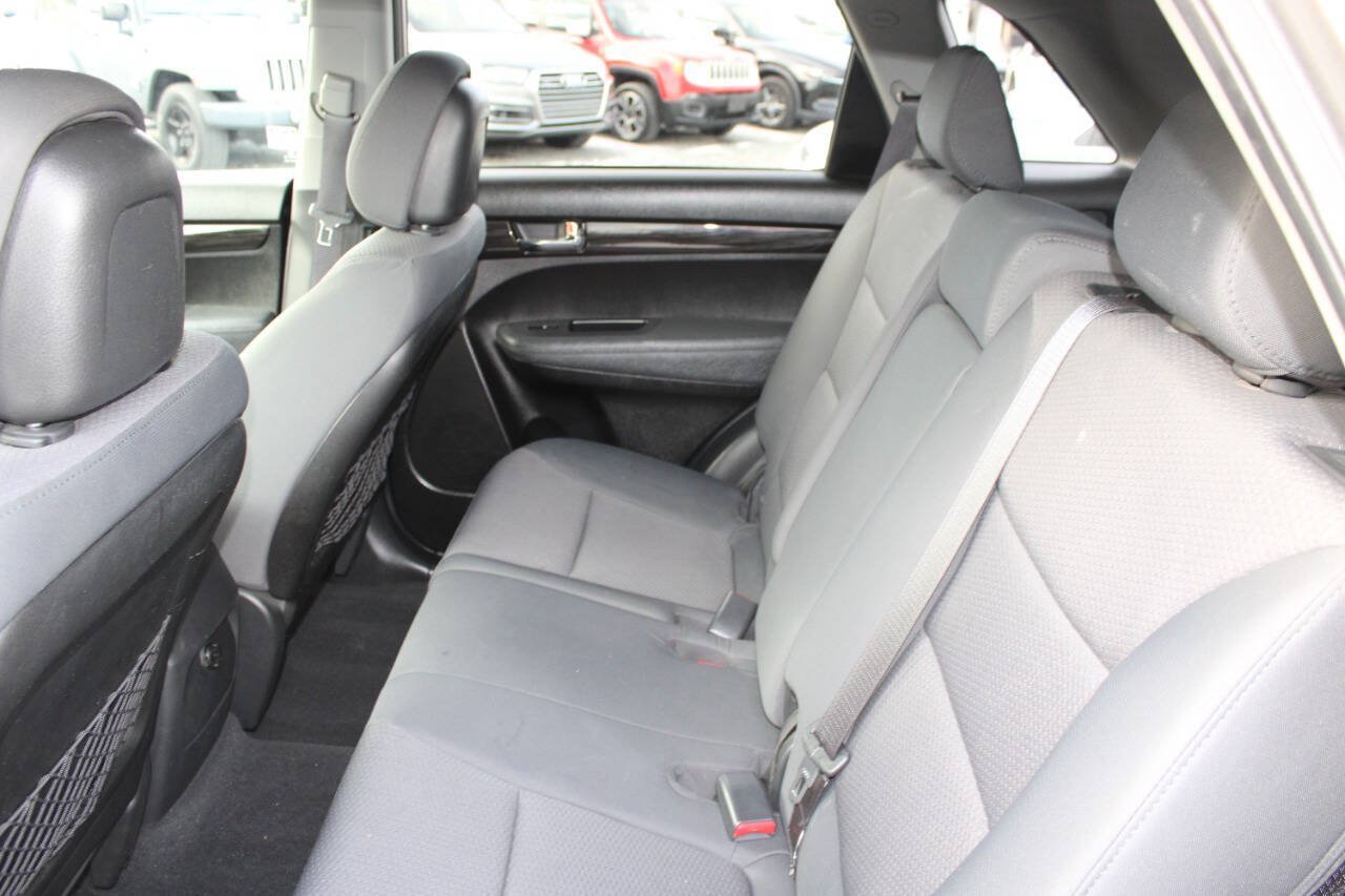 Used 2013 Kia Sorento LX FWD image 18