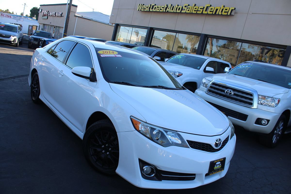 Used 2014 Toyota Camry SE FWD image 29