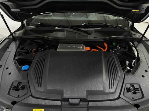 Used 2019 Audi e-tron Prestige w/ Prestige Package image 27