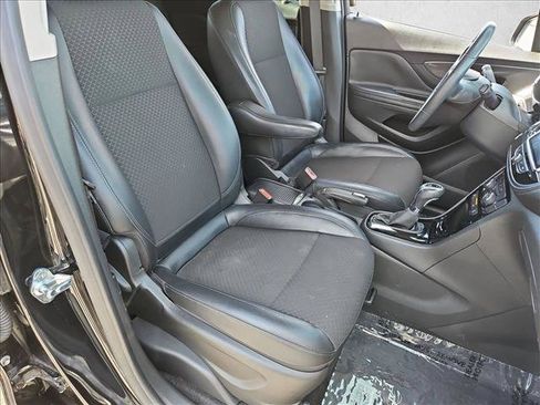 Used 2021 Buick Encore Preferred FWD image 19