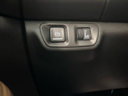 Used 2023 GMC Acadia SLE w/ Driver Convenience Package image 29