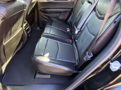 Used 2025 Cadillac XT5 Premium Luxury image 5