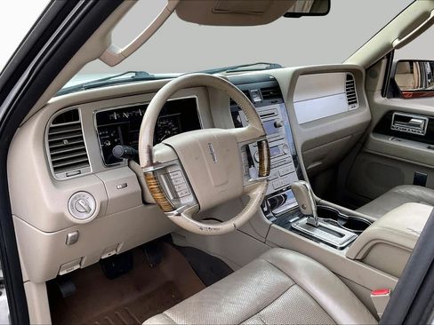 Used 2010 Lincoln Navigator 4WD image 16