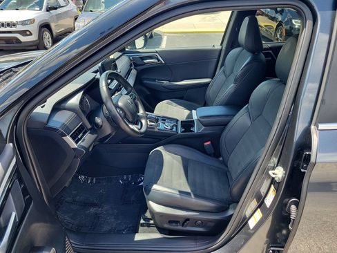 Used 2024 Mitsubishi Outlander SE AWD/4WD image 16