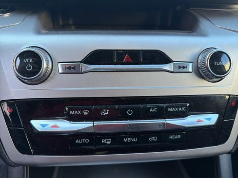 Used 2022 Ford Explorer XLT image 31