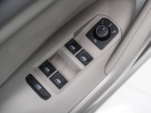Used 2024 Volkswagen Jetta SE FWD image 18