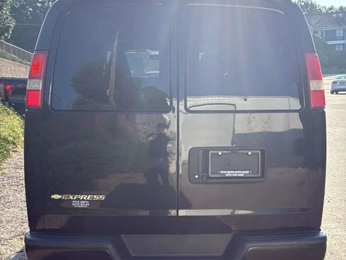 Used 2017 Chevrolet Express 3500 LS RWD image 8