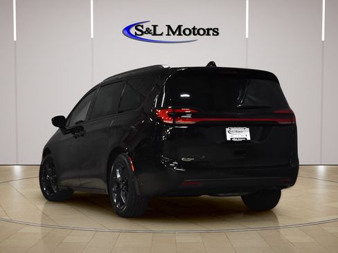 New 2026 Chrysler Pacifica Select w/ S Appearance Package FWD image 4