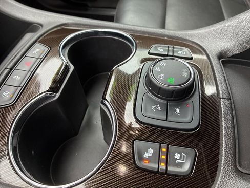 Used 2023 GMC Acadia AT4 image 31