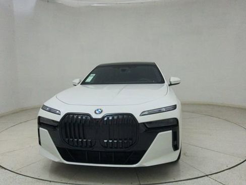 Used 2023 BMW 740i w/ Executive Package image 71