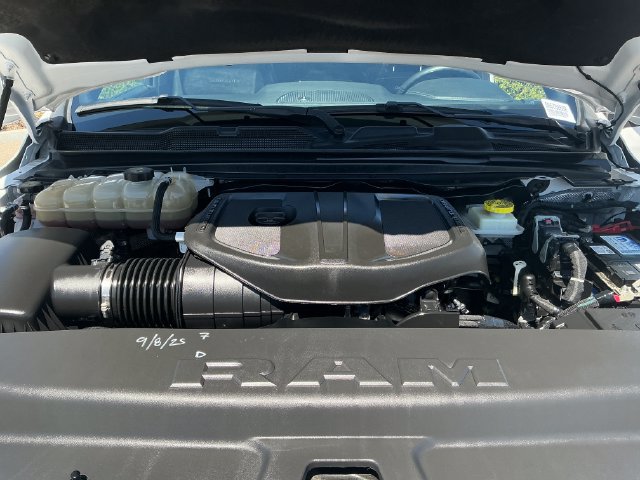 Used 2025 RAM 1500 Laramie AWD/4WD image 26