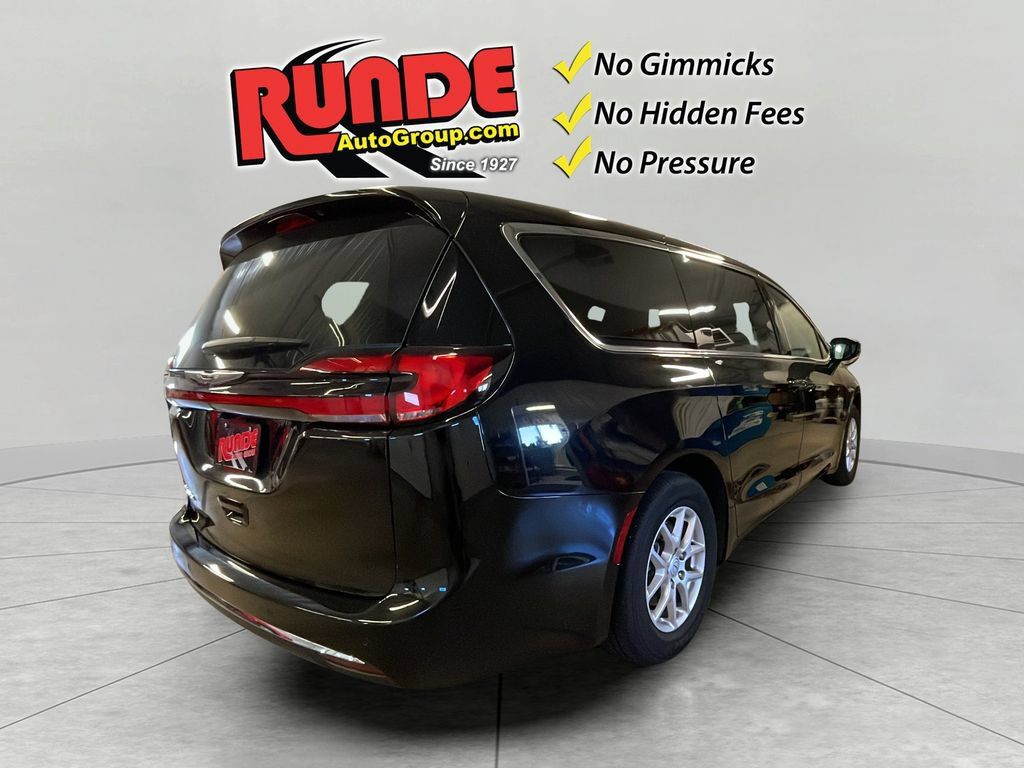 Used 2026 Chrysler Pacifica Select FWD image 6