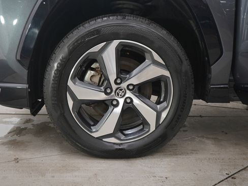 Used 2021 Toyota RAV4 SE w/ Weather & Moonroof Package image 24