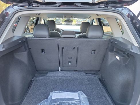 Certified 2025 Volkswagen Taos SE image 17