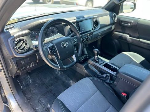 Used 2023 Toyota Tacoma TRD Off-Road w/ Technology Package AWD/4WD image 17