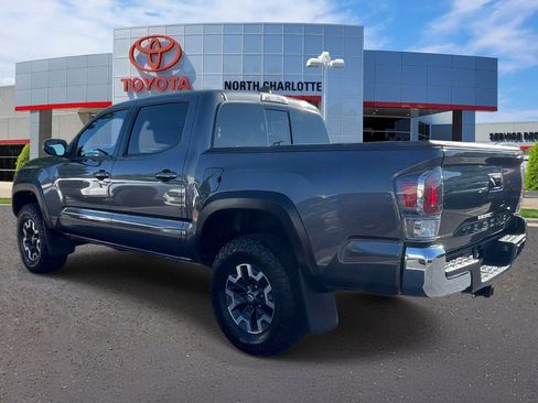Used 2022 Toyota Tacoma TRD Off-Road AWD/4WD image 4