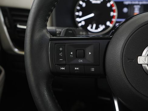 Used 2023 Nissan Rogue SV w/ SV Premium Package image 27