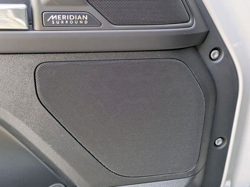 New 2026 Land Rover Defender 110 X-Dynamic SE AWD/4WD image 13