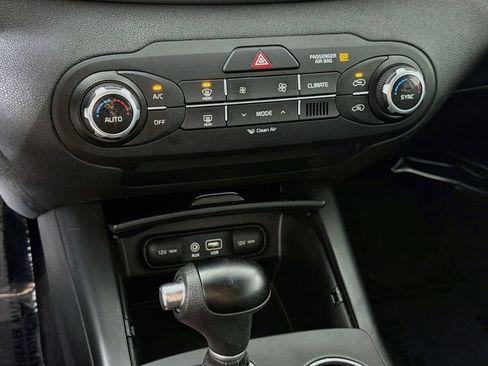 Used 2018 Kia Sorento FWD image 7