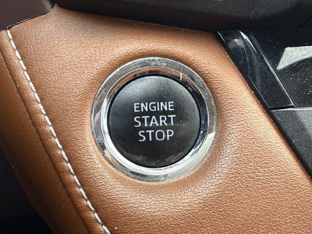 Used 2018 Toyota RAV4 Limited FWD image 19
