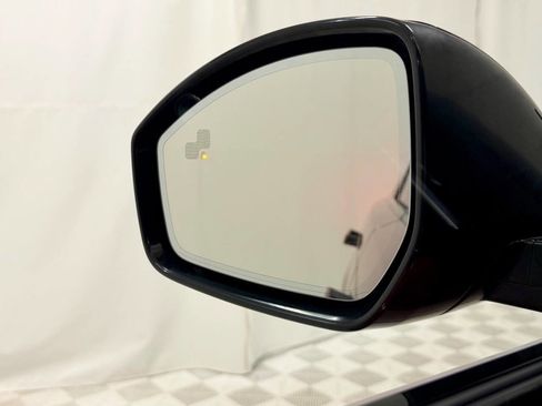 Used 2018 Land Rover Range Rover Velar R-Dynamic SE image 29