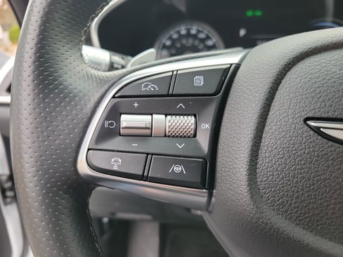 Used 2025 Genesis G70 2.5T image 18