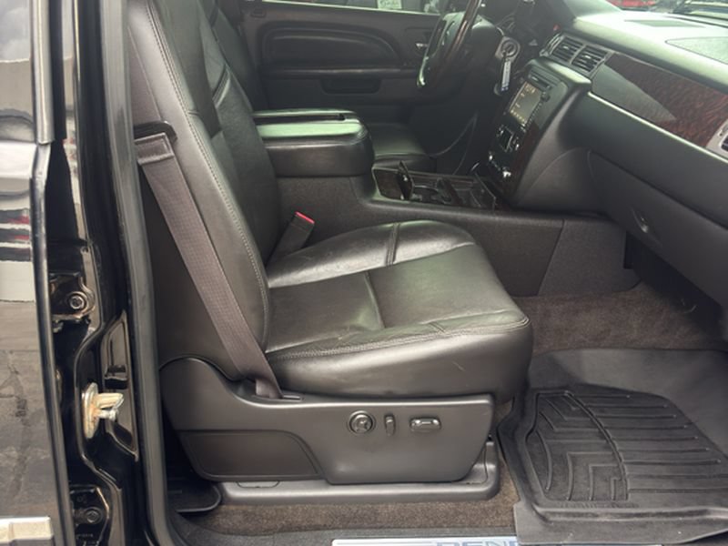 Used 2014 GMC Sierra 3500 Denali AWD/4WD image 7
