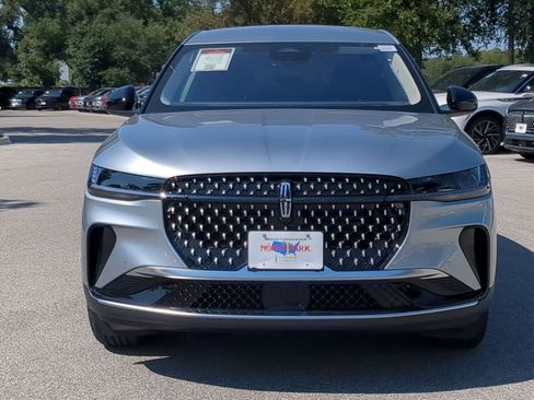 New 2025 Lincoln Nautilus Premier image 8