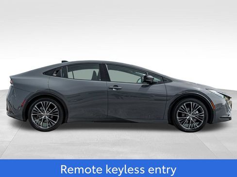 Used 2026 Toyota Prius XLE AWD/4WD image 8