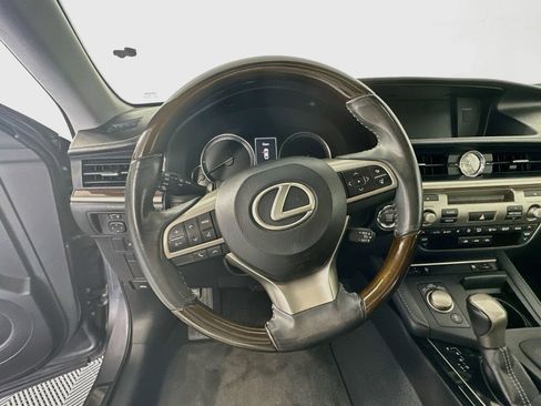 Used 2016 Lexus ES 350 w/ Premium Package w/Wood Trim FWD image 11