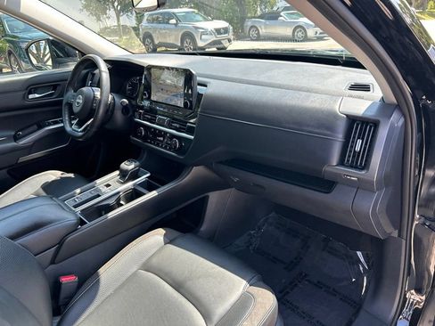 Certified 2022 Nissan Pathfinder SL w/ SL Black Package FWD image 46