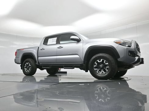 Used 2019 Toyota Tacoma TRD Off-Road w/ Technology Package AWD/4WD image 46