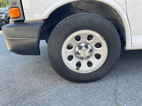 Used 2014 Chevrolet Express 1500 RWD image 12