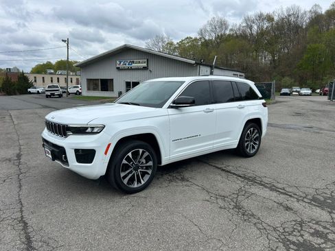 Used 2023 Jeep Grand Cherokee Overland image 1
