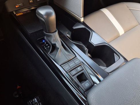 Certified 2025 Toyota Camry SE w/ Convenience Package image 10