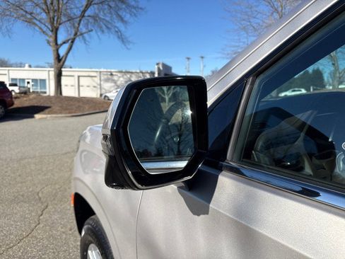 Used 2023 Chevrolet Suburban LT w/ Luxury Package image 13