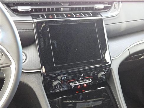 New 2025 Jeep Grand Cherokee Altitude image 12