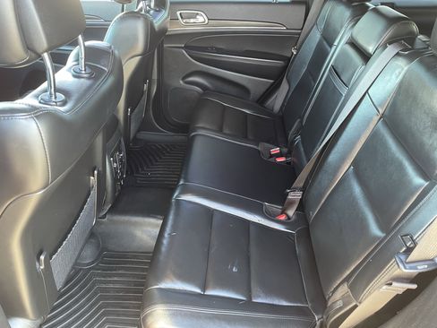 Used 2022 Jeep Grand Cherokee Limited image 17