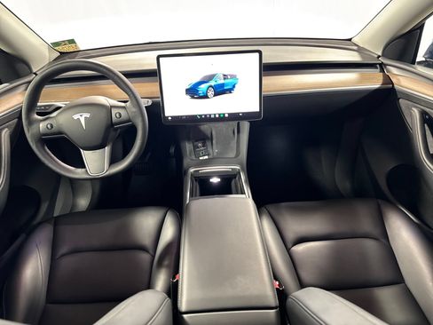 Used 2023 Tesla Model Y Long Range AWD/4WD image 4