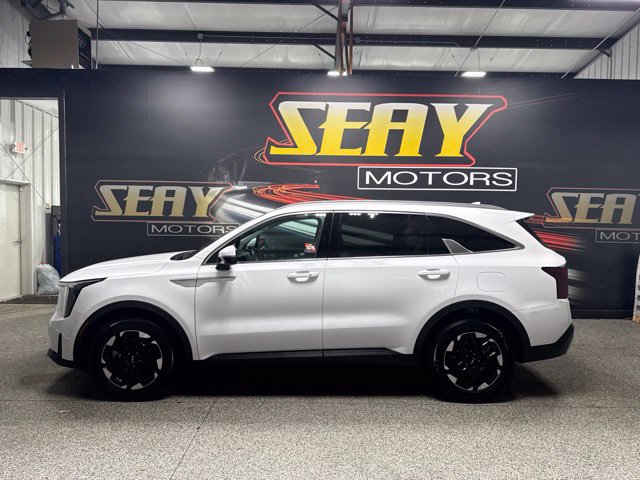 Used 2025 Kia Sorento S w/ Panoramic Sunroof Package FWD image 3