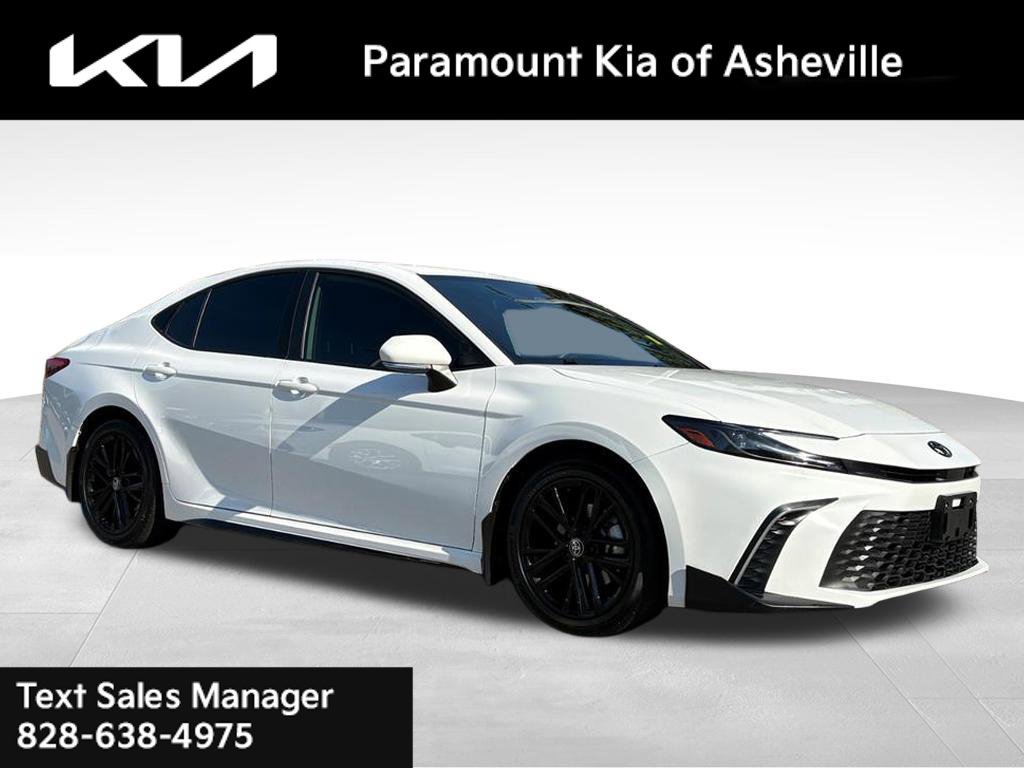 Used 2025 Toyota Camry SE w/ Convenience Package FWD image 1