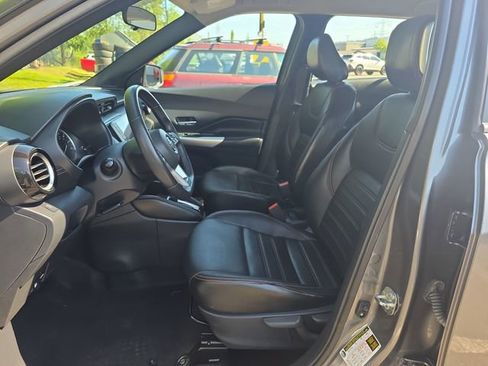 Used 2019 Nissan Kicks SR w/ SR Premium Package FWD image 14